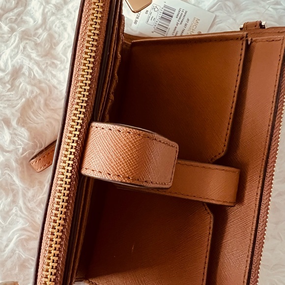 Michael Kors Double Zipper pockets ID CC and money pockets NWT leather and Logo - Picture 8 of 11